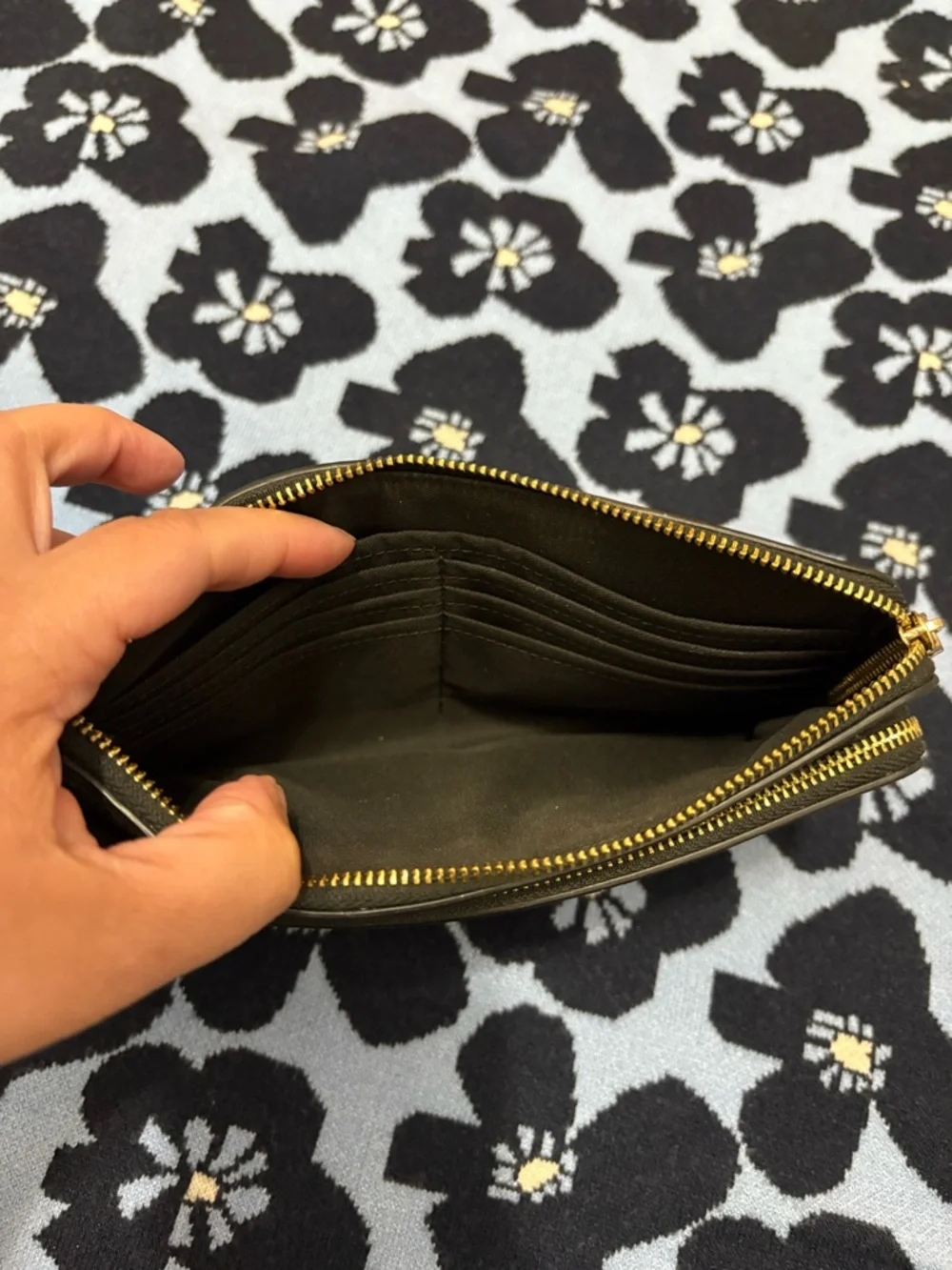 Coach double zip wallet in black pebble leather PREOWNED See Pics